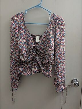 H&M Like New XS Multicolor Floral Twist-Front Blouse With Tie Sleeve Detail Whim